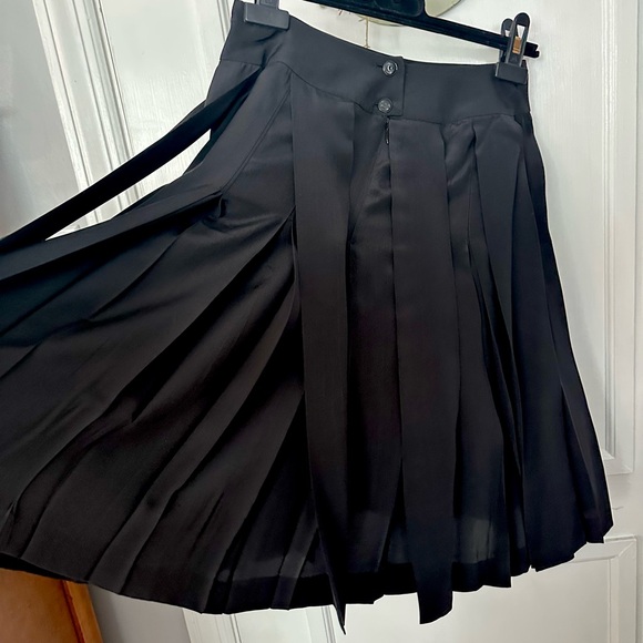 CHANEL Black Silk Pleated Skirt France NWOT SZ 6 SM - Med - Picture 4 of 12